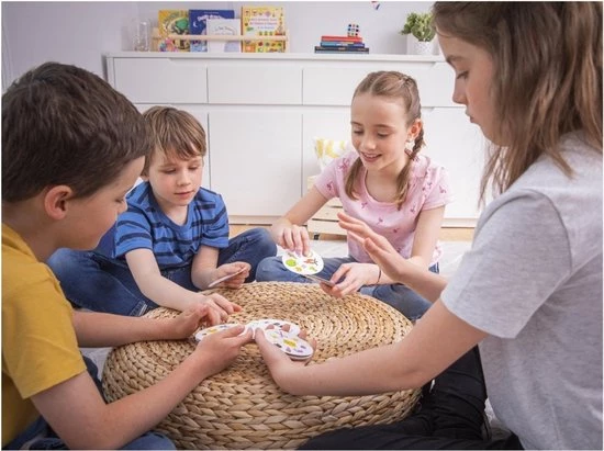 Merkloos Spellenbundel - 2 Stuks - Dobble Classic & Nightmare Horror Adventures 6 Merkloos Spellenbundel - 2 Stuks - Dobble Classic & Nightmare Horror Adventures - Afbeelding 4